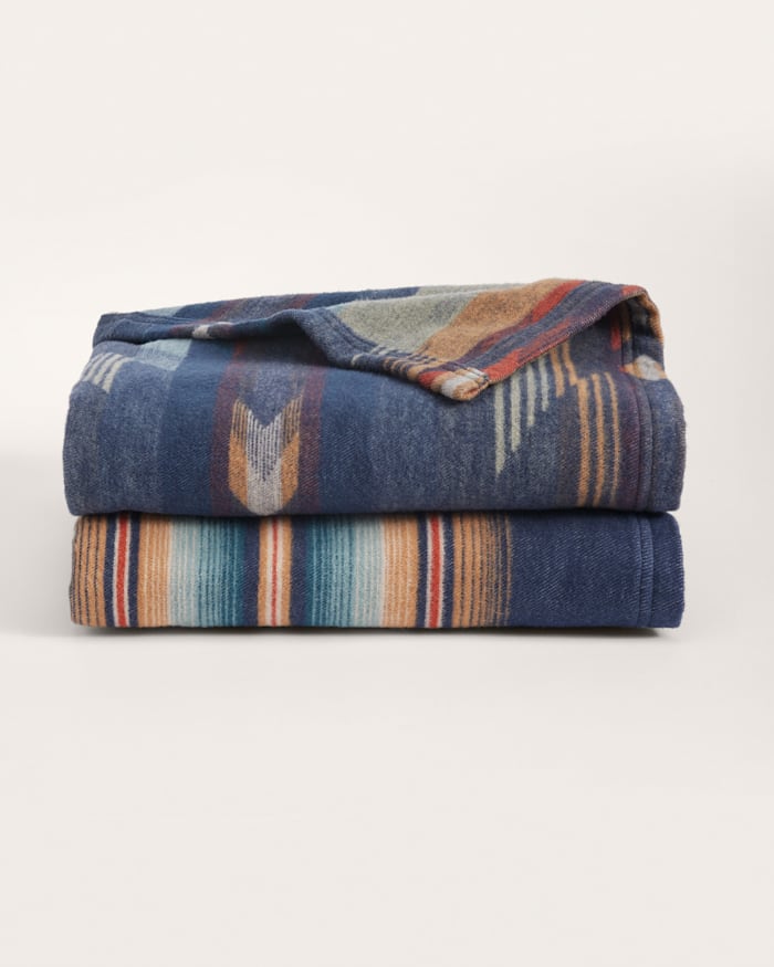 WYETH FALLS/STRIPE ORGANIC COTTON THROW GIFT PACK